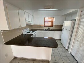 2600 NW 14th St-Unit -2 in Miami, FL - Building Photo - Building Photo