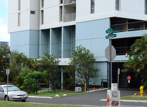 Parkland Gardens Condominiums in Honolulu, HI - Building Photo - Building Photo