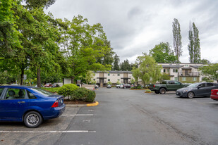 Sammamish River Villas in Redmond, WA - Building Photo - Building Photo