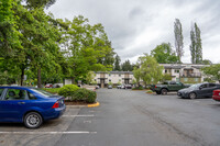 Sammamish River Villas in Redmond, WA - Foto de edificio - Building Photo