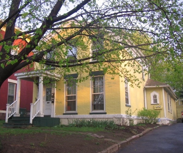 46 Alexander St, Unit 1 in Rochester, NY - Foto de edificio - Building Photo