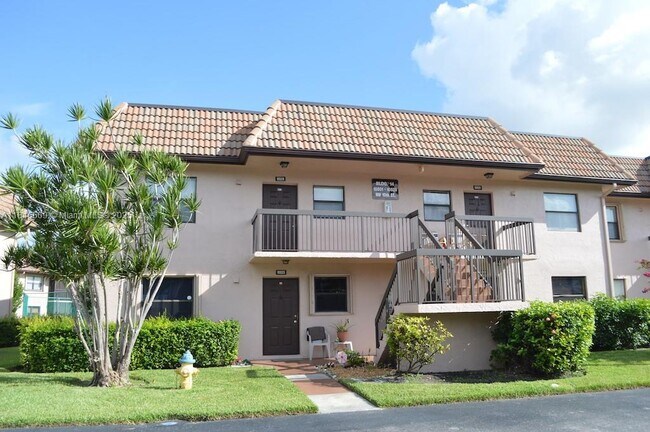 10529 NW 10th St in Pembroke Pines, FL - Building Photo - Building Photo