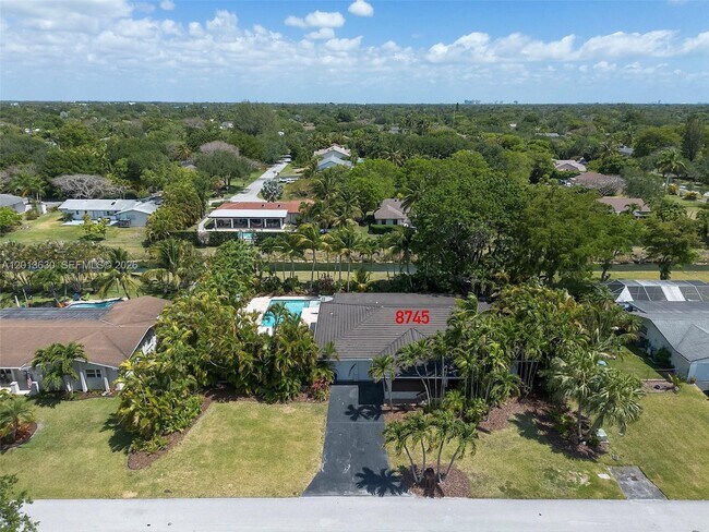 8745 SW 182nd Terrace in Palmetto Bay, FL - Building Photo - Building Photo