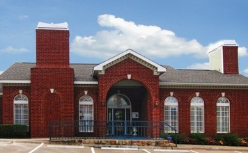 Stonebridge at Bear Creek in Euless, TX - Building Photo - Building Photo