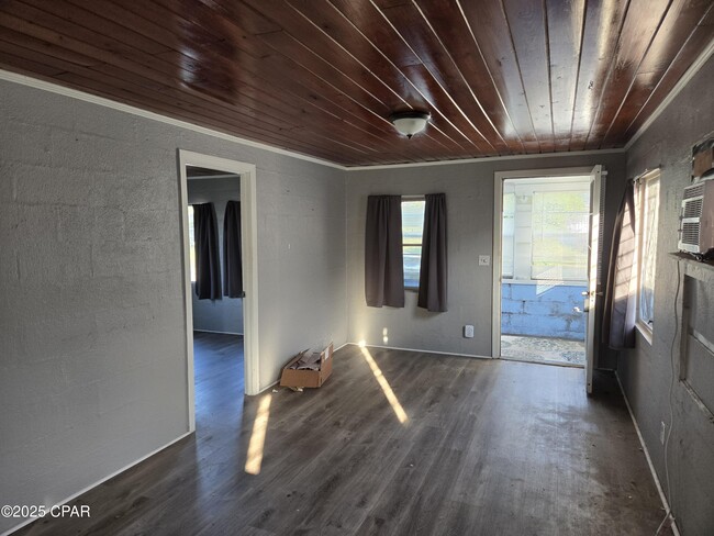 property at 205 W Toledo Pl