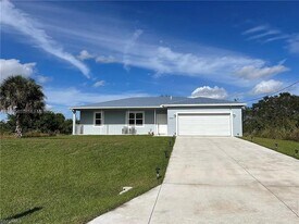 9003 Largo Cir in La Belle, FL - Building Photo