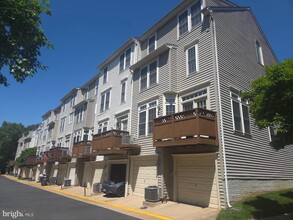 8181 Skelton Cir in Falls Church, VA - Building Photo - Building Photo