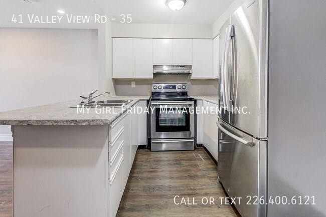 41 Vly Vw Rd in Kitchener, ON - Building Photo - Building Photo