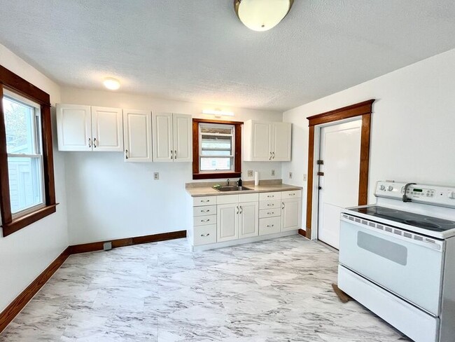 24 Upland St in Springfield, MA - Building Photo - Building Photo