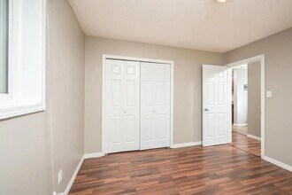 Inglewood 124 Apartments in Edmonton, AB - Building Photo - Building Photo
