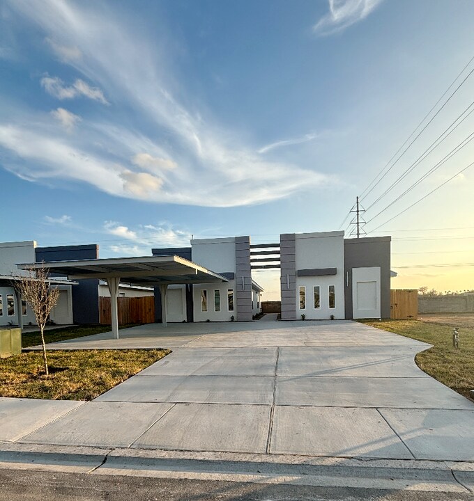 3012 West Dr in Edinburg, TX - Building Photo