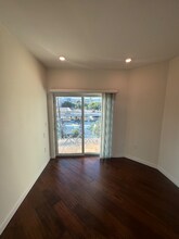 5537 La Mirada Ave in Los Angeles, CA - Foto de edificio - Building Photo