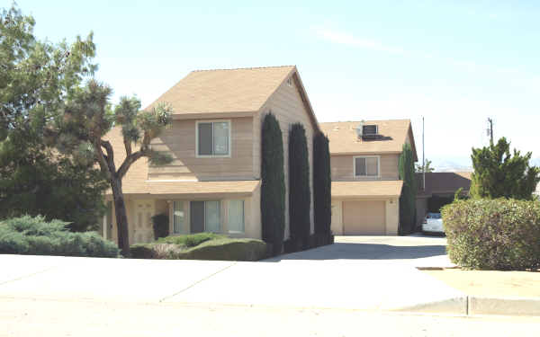 7208-7222 Palo Alto Ave in Yucca Valley, CA - Foto de edificio