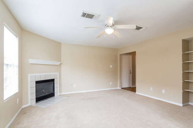 1125 Willersley Ln in Channelview, TX - Foto de edificio - Building Photo