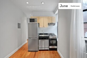 715 E 5th St in New York, NY - Building Photo - Building Photo