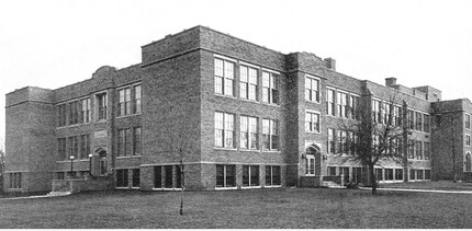 Edison School Apartments in Milwaukee, WI - Foto de edificio - Building Photo