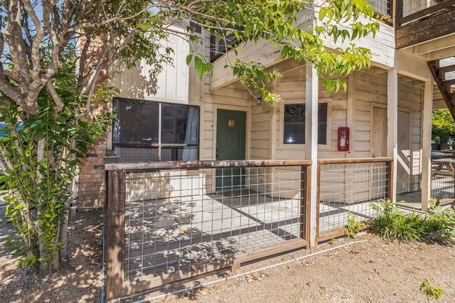 property at 421 W San Antonio St