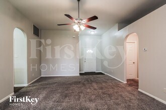 5311 Lost Cove Ln in Spring, TX - Foto de edificio - Building Photo