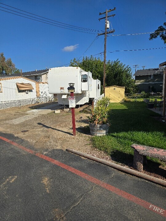 2065 Atwater Blvd in Atwater, CA - Building Photo
