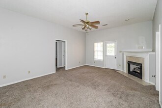 1136 Breezy Valley Dr in Cordova, TN - Foto de edificio - Building Photo
