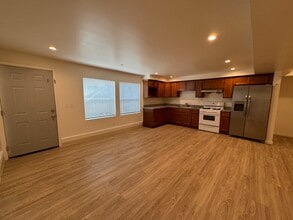 1551 Santa Clara Ave, Unit 4 in Alameda, CA - Foto de edificio - Building Photo