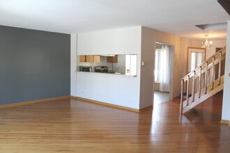 393 Catbird Ln in Deerfield, IL - Building Photo - Building Photo