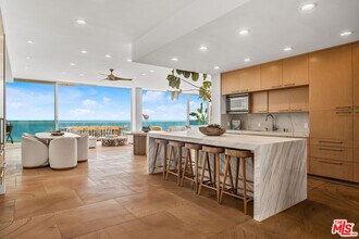 25102 Malibu Rd in Malibu, CA - Building Photo - Building Photo