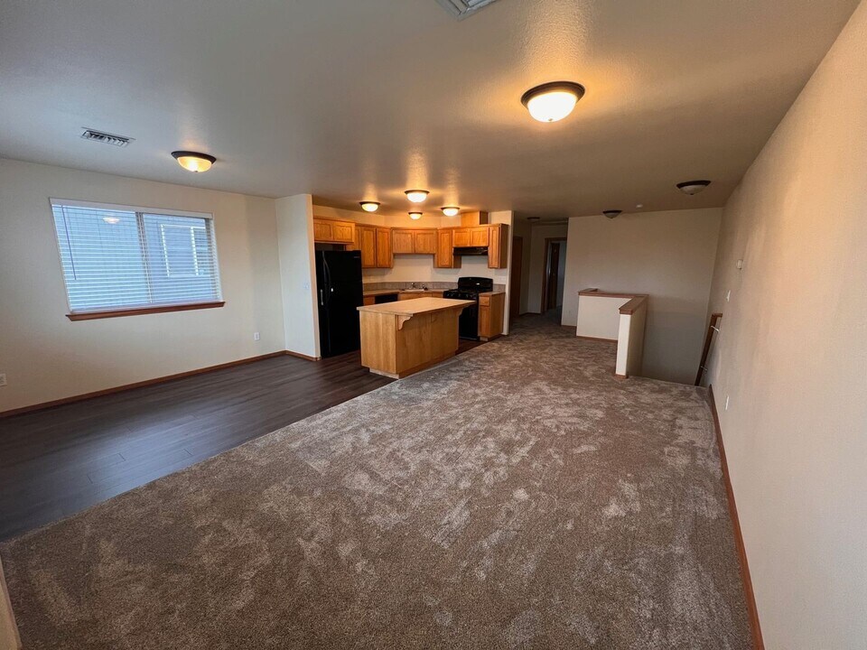 20074 Sally Ct in Bend, OR - Building Photo