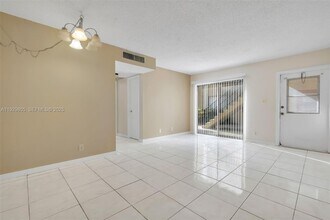 2651 Riverside Dr in Coral Springs, FL - Building Photo - Building Photo