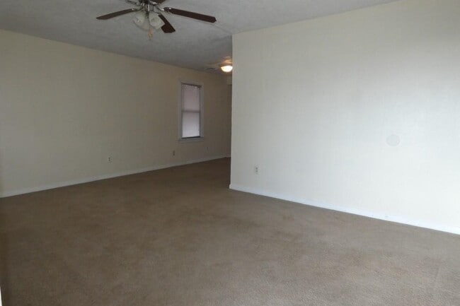 2211 NW Crosby Ave in Lawton, OK - Building Photo - Building Photo