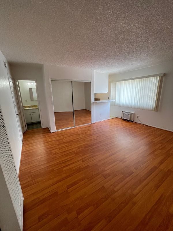 property at 1260 Beachwood Dr