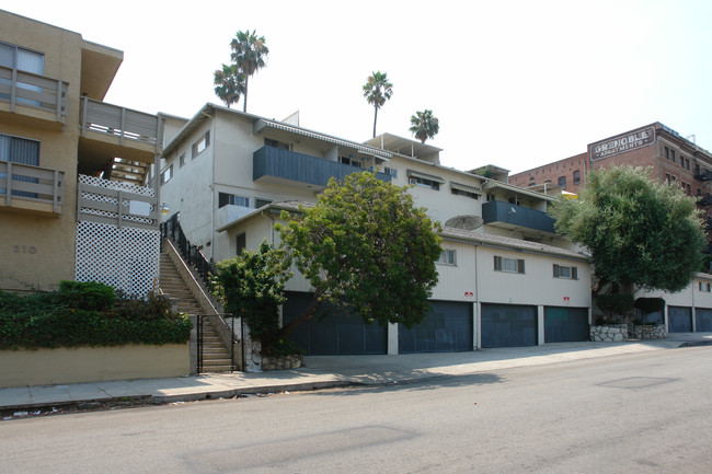 Coronado Square Apartment in Los Angeles, CA - Foto de edificio - Building Photo