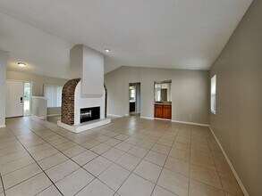 102 Cascade St in Deltona, FL - Building Photo - Building Photo