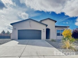 7033 Mountain Hawk Loop NE in Rio Rancho, NM - Building Photo