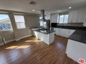 2303 1/2 Hauser Blvd in Los Angeles, CA - Building Photo - Building Photo