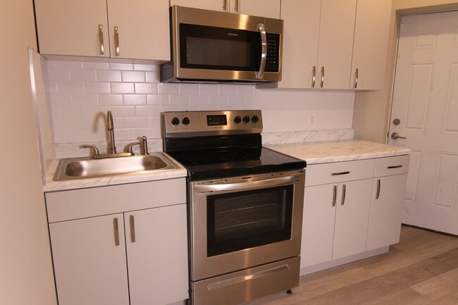 1649 Pratt St in Philadelphia, PA - Building Photo - Building Photo