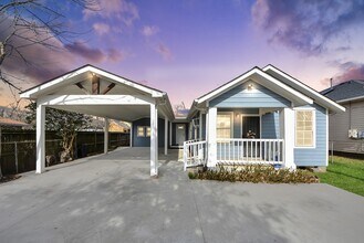 215 St Charles Dr in Crosby, TX - Building Photo - Building Photo