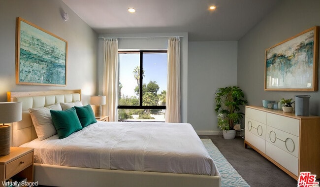 6820 Remmet Ave in Los Angeles, CA - Building Photo - Building Photo