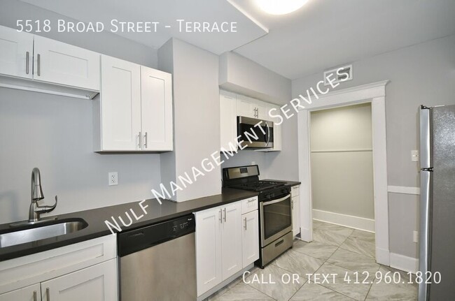 5518 Broad St in Pittsburgh, PA - Foto de edificio - Building Photo