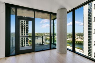 610 Davis St, Unit 2505 in Austin, TX - Foto de edificio - Building Photo