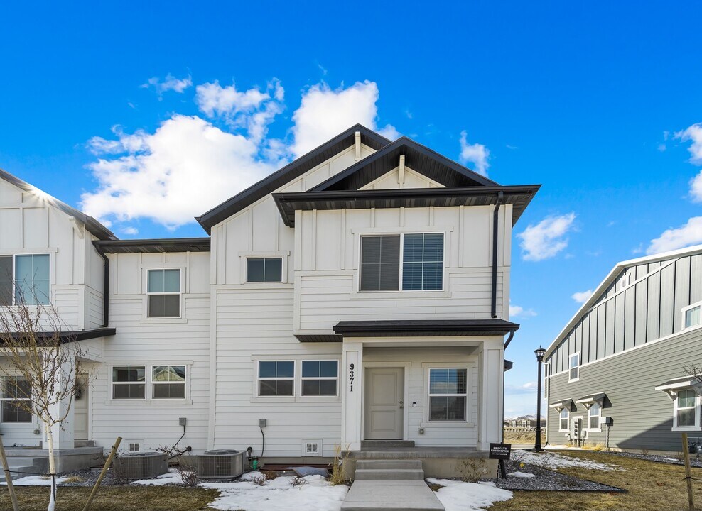 9371 N Vernham Ln in Eagle Mountain, UT - Building Photo