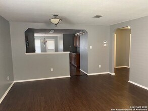 8442 Silver Willow in San Antonio, TX - Building Photo - Building Photo