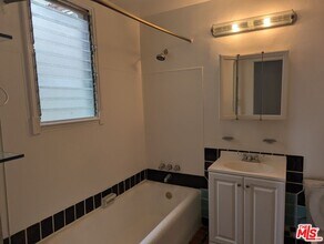 634 S Gramercy Pl in Los Angeles, CA - Building Photo - Building Photo
