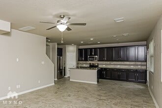 11335 Decidedly in San Antonio, TX - Foto de edificio - Building Photo