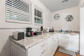 255 Richardson Rd NW in Atlanta, GA - Foto de edificio - Building Photo