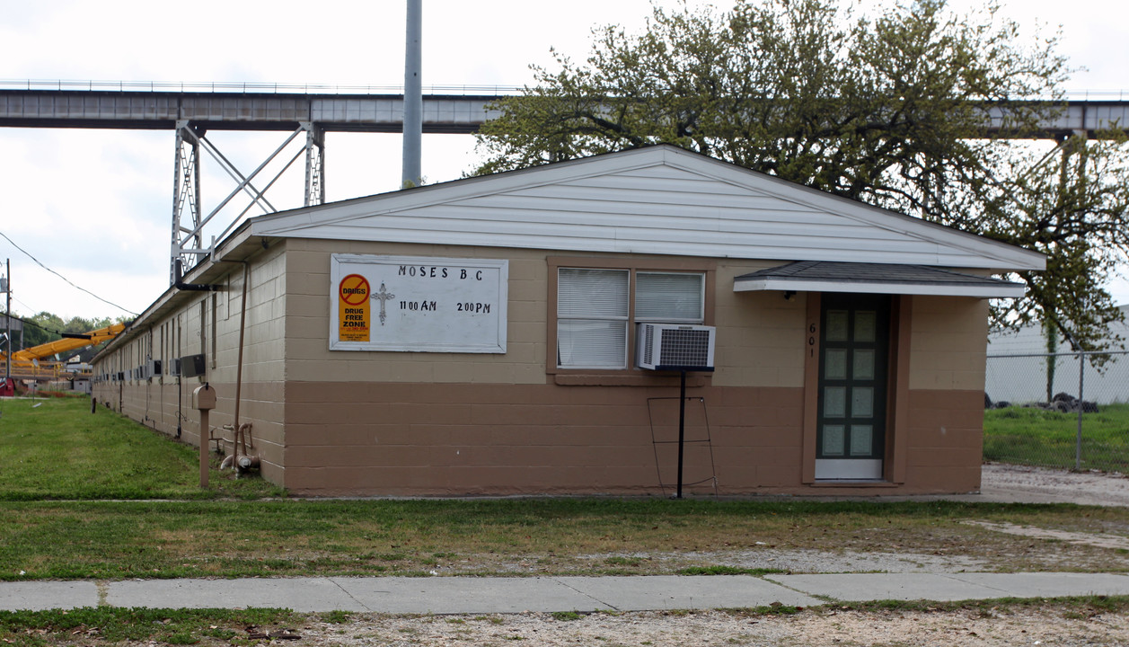 601 Westwego Ave in Westwego, LA - Building Photo