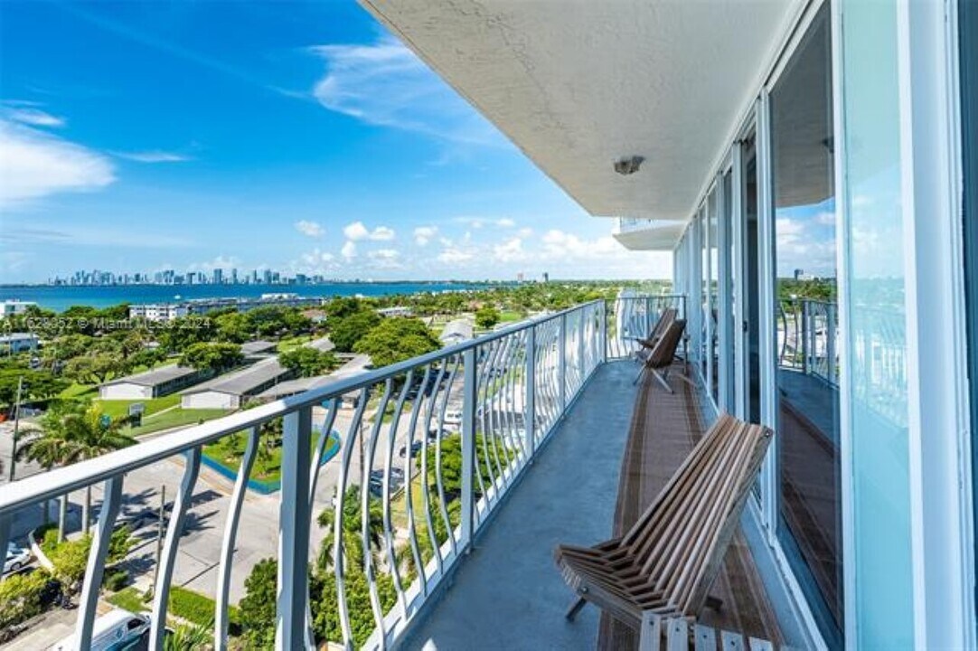 7601 E Treasure Dr, Unit 923 in North Bay Village, FL - Building Photo