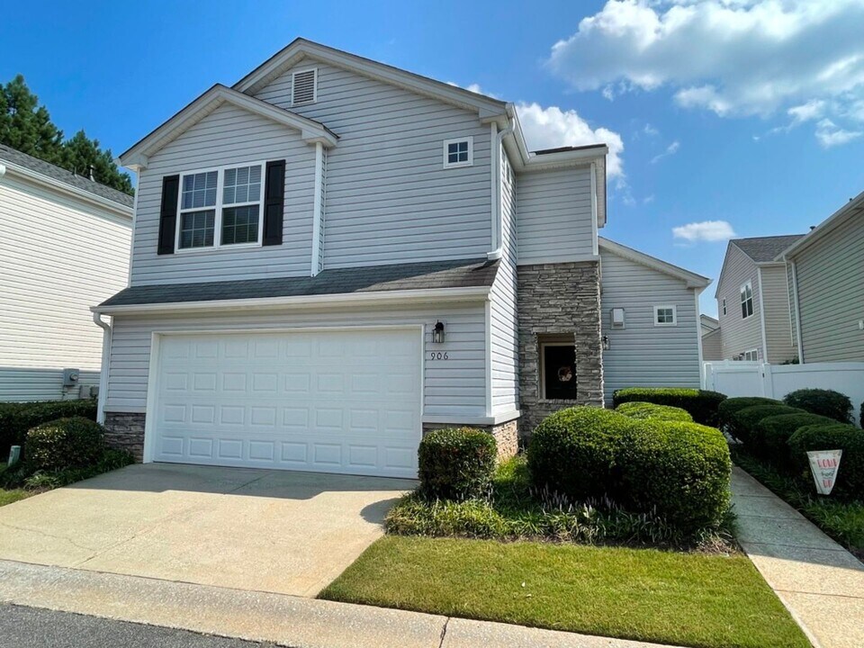 906 W Oaks Dr in Woodstock, GA - Building Photo