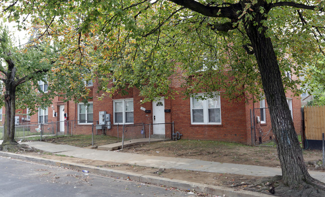 5313-5317 Astor Pl SE in Washington, DC - Foto de edificio - Building Photo