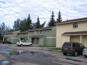 Little Dipper Apartments in Fairbanks, AK - Foto de edificio - Building Photo